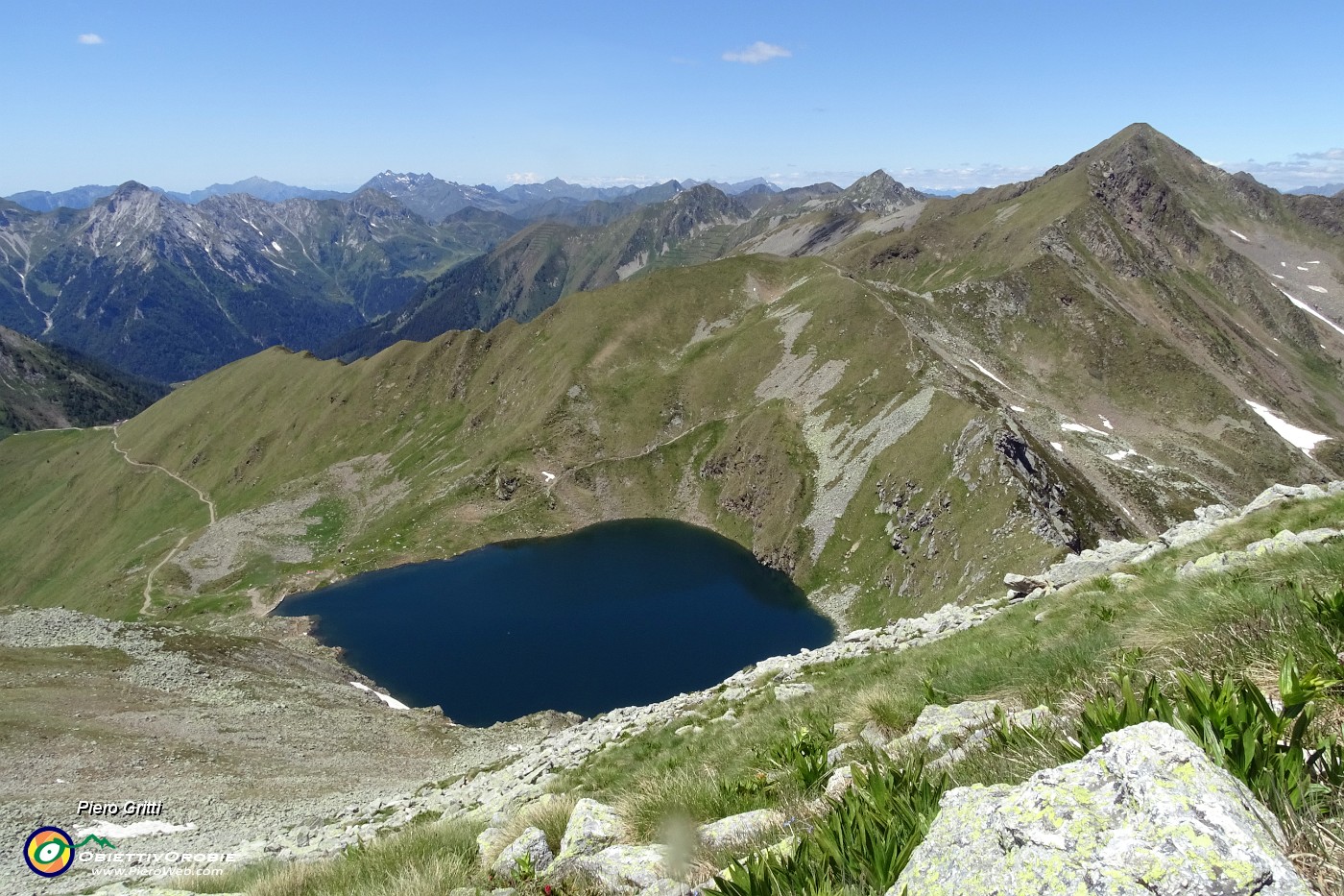 28 Lago Moro dall'alto e Monte Toro in alto.JPG -                                